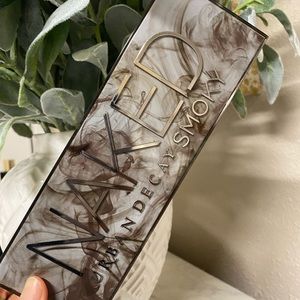 NAKED SMOKY EYESHADOW PALETTE
